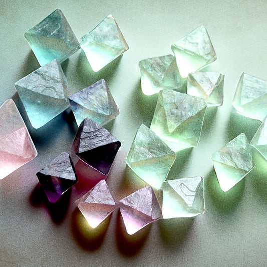 Color Octahedral Fluorite Ore Jade Raw Material Decoration Small Number Raw Ore Specimen Do Crystal Rough Stone Pendant Gift
